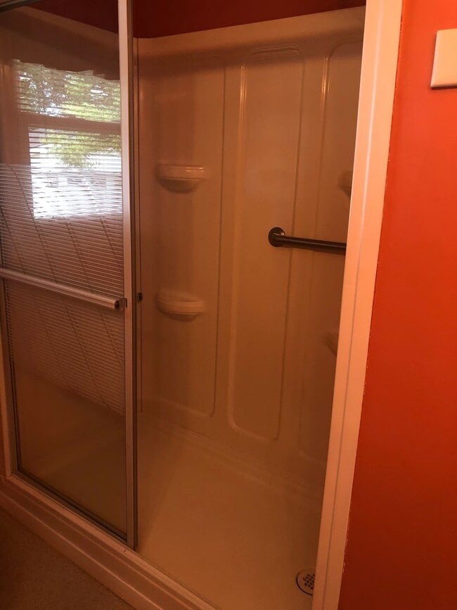 Building Photo - 3 Bedroom, 1.5 Bath Home near Furman Unive...