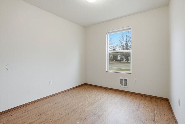 Building Photo - 13221 E 31st Ct