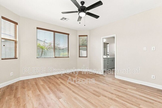 Building Photo - 1711 W Paisley Dr