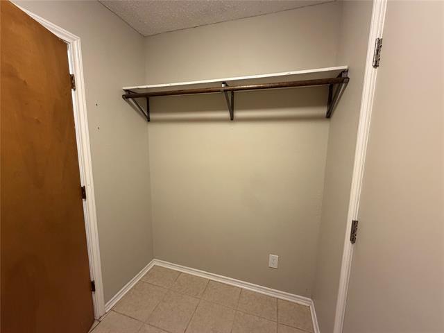 Building Photo - 815 Hilltop Dr