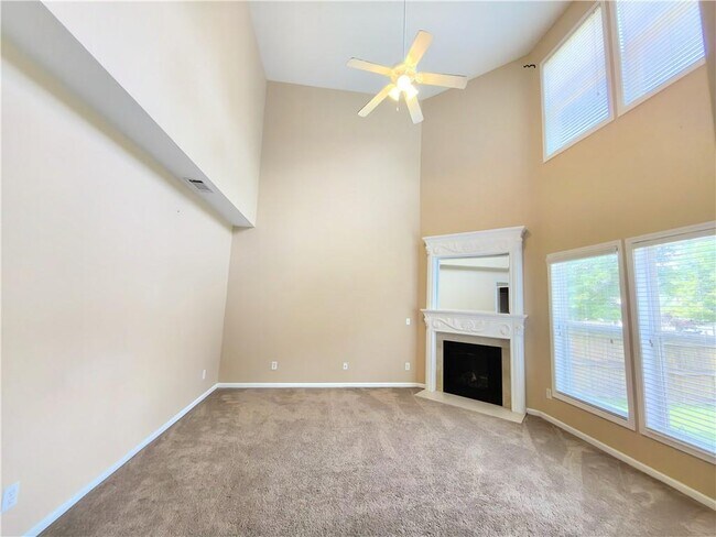 Building Photo - 2430 Woodford Ln NE