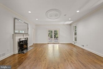 Building Photo - 4925 Weaver Terrace NW