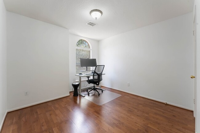 Building Photo - 5614 Whisper Ridge Dr