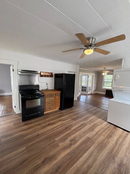 Kitchen - 50 Stillman Ave
