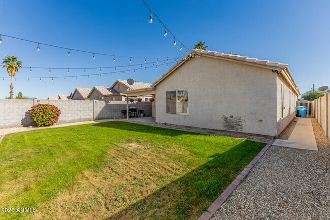 Building Photo - 10420 W Reade Ave