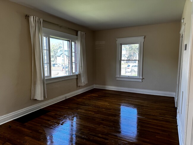 Entry/Living Room - 3 Beverly Pl