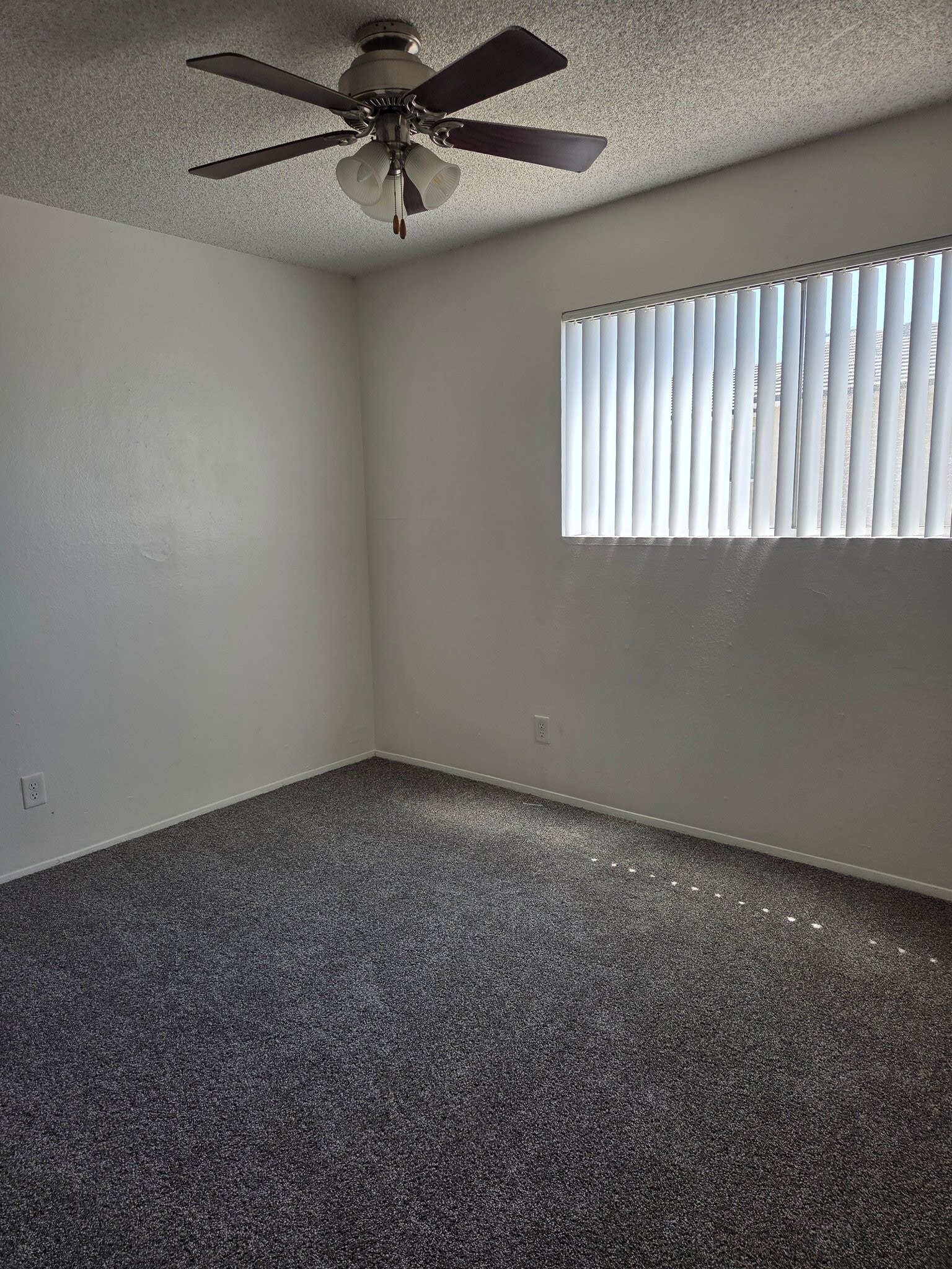 Building Photo - 995 N Mollison Ave