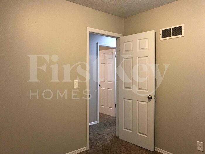 Building Photo - 7714 E 90th Terrace