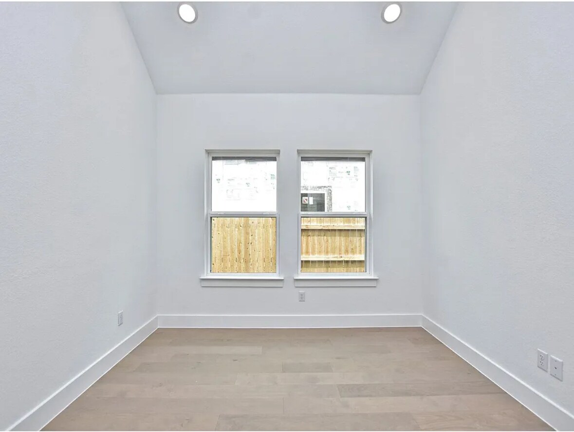 Building Photo - 2233 Nates Pl
