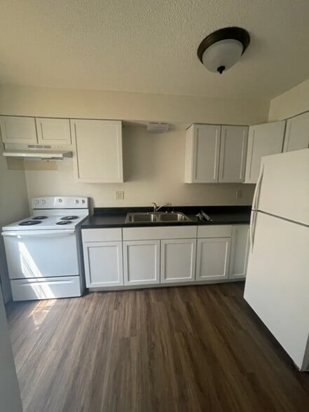 Building Photo - 110 N Holmen Dr