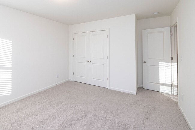 Building Photo - 104 Lorcan Ln