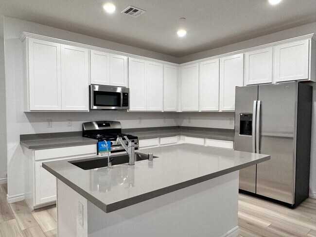 Building Photo - 329 Laurel Peak Dr