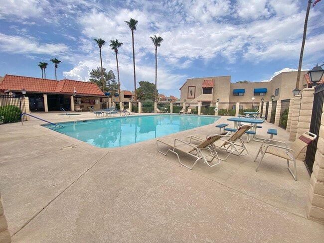 Building Photo - 1 BEDROOM / 1 BATH GATE COMMUNITY/ LOCATED...