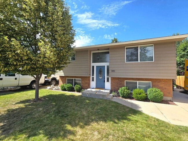 Primary Photo - Love the area you live ! 3 bedroom 2 bath ...