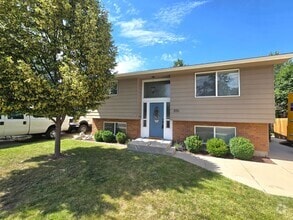 Building Photo - Love the area you live ! 3 bedroom 2 bath ...