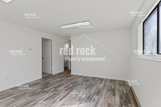 Building Photo - 2724 N Perrine Ct