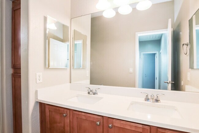 Building Photo - 13797 W Redfield Rd