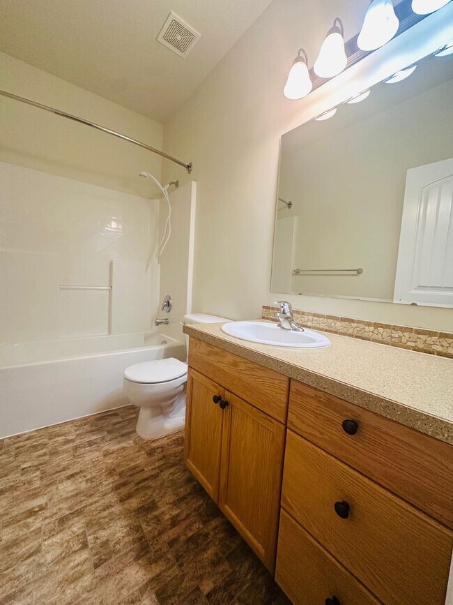 Building Photo - Exceptionally maintained Single level 3 bedroom home available soon!
