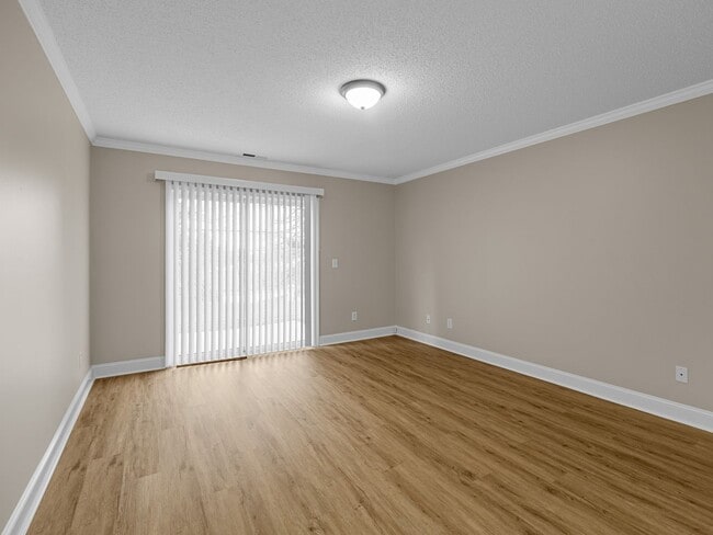 Building Photo - Newly Renovated 2BR, 2 BA Townhome in Greer SC