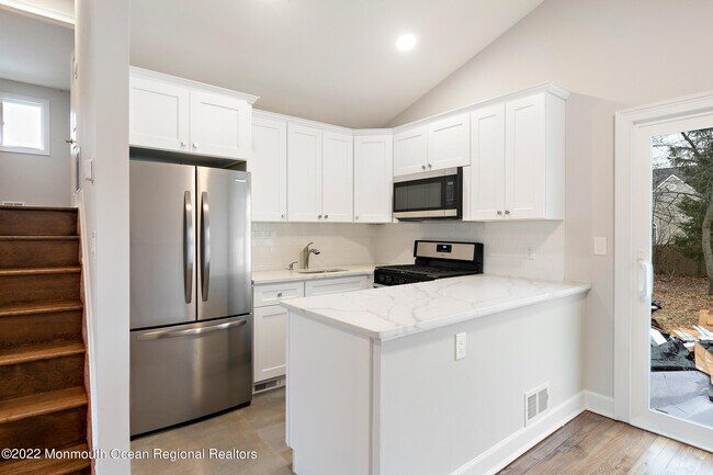 Building Photo - 2 Middlesex Rd