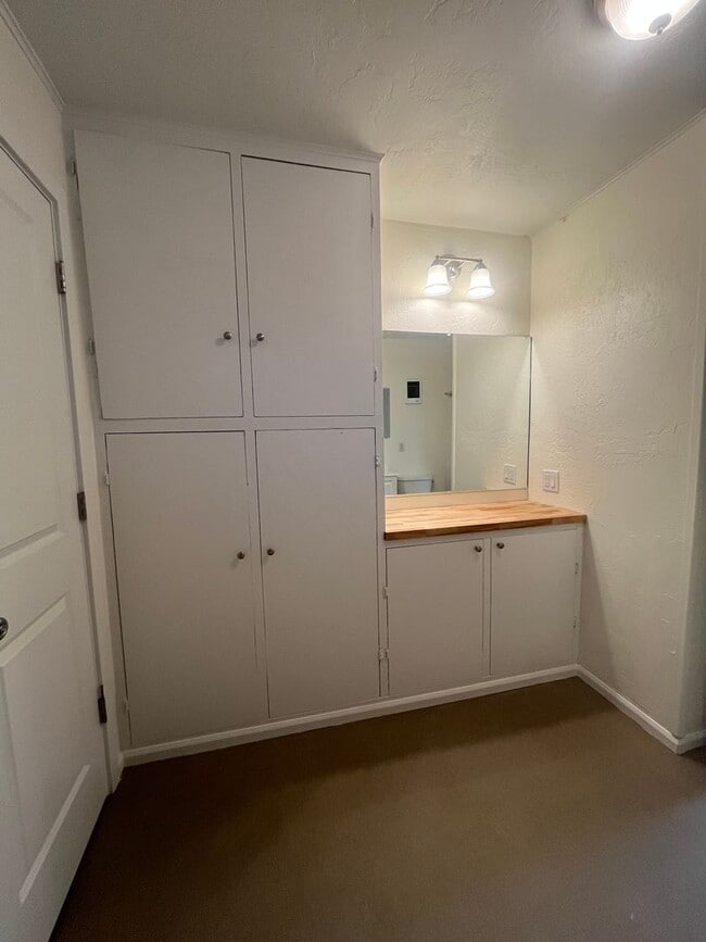 Building Photo - Remodeled 2-Bedroom Bungalow!