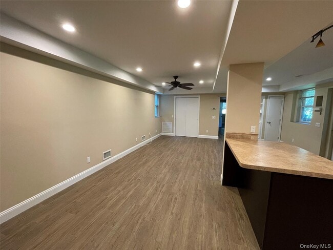 Building Photo - 328 E Broadway