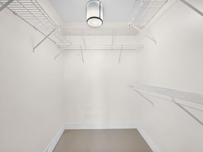 Building Photo - 2049 S Ocean Dr