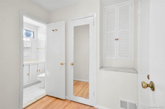 Building Photo - 25 Woodhollow Ln