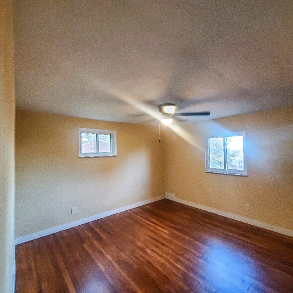 Building Photo - 24 Camera Pl