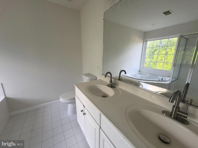 Building Photo - 24652 Kings Canyon Square