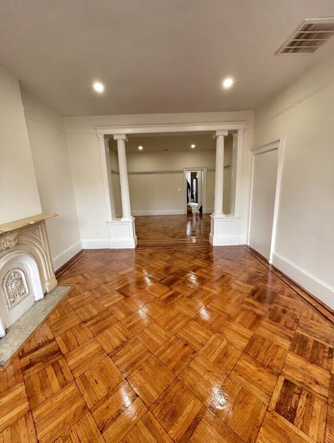 Building Photo - 569 Jersey Ave