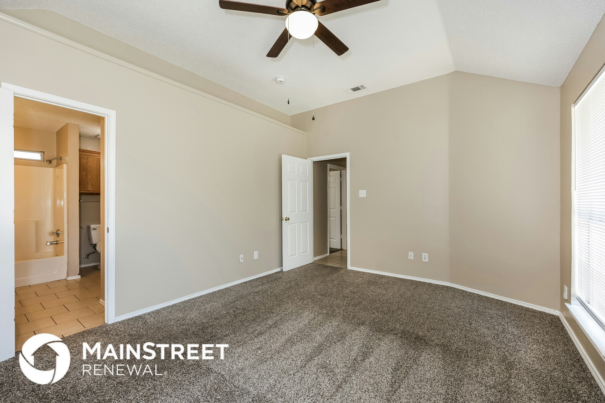 Building Photo - 521 Redbud Dr