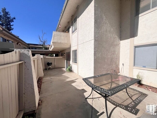Building Photo - Cozy 2-Bedroom Condo in La Verne