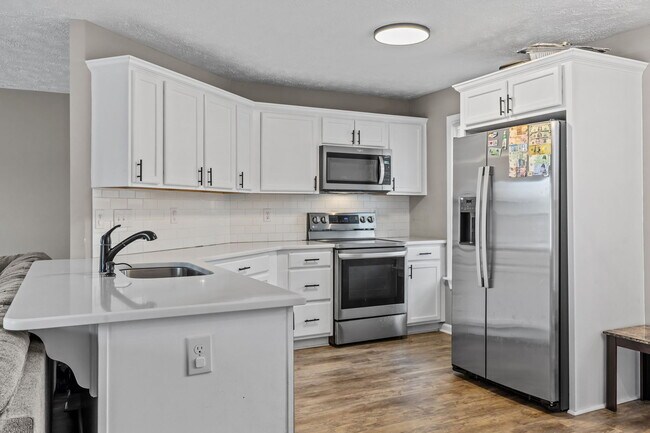 Building Photo - 38 Hallmark Dr