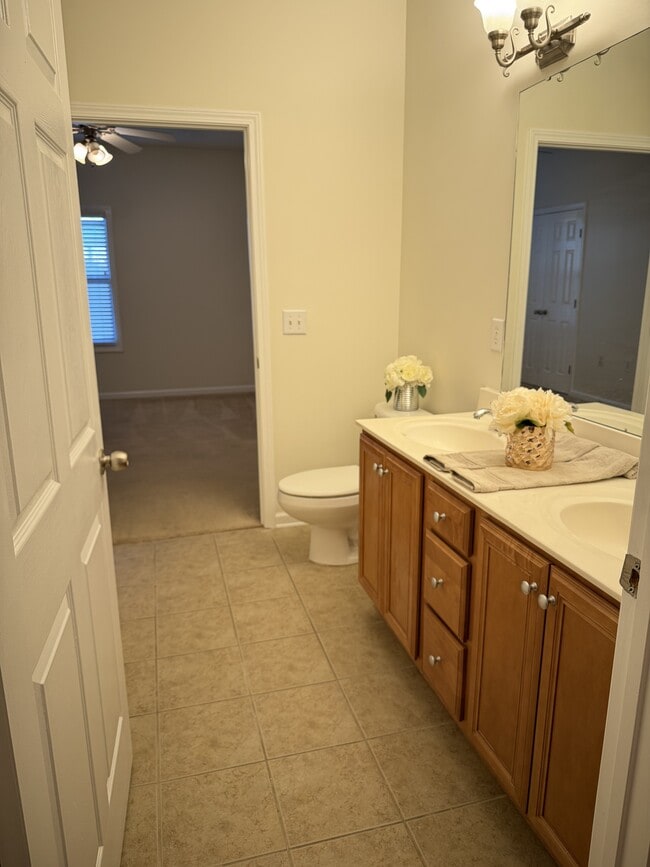 Building Photo - 635 Marshtree Ln