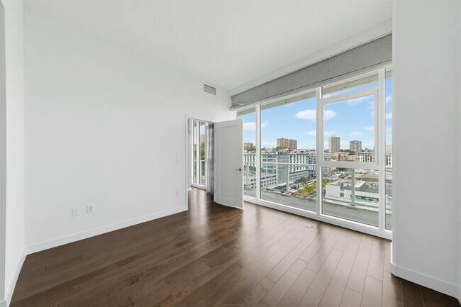 Building Photo - 800 Ave at Port Imperial