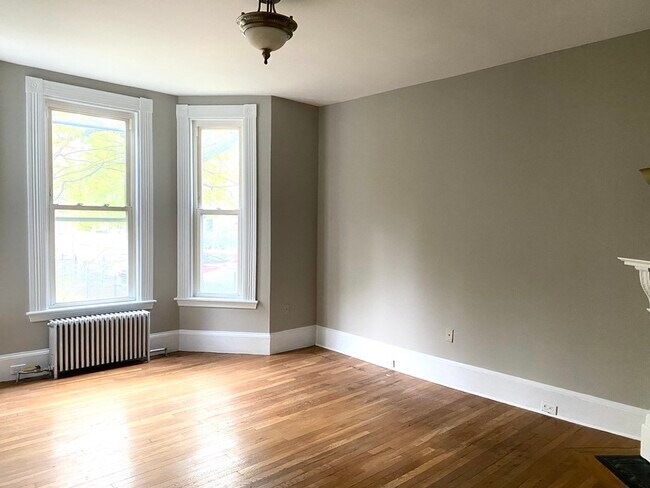 Building Photo - 320 Brookline St
