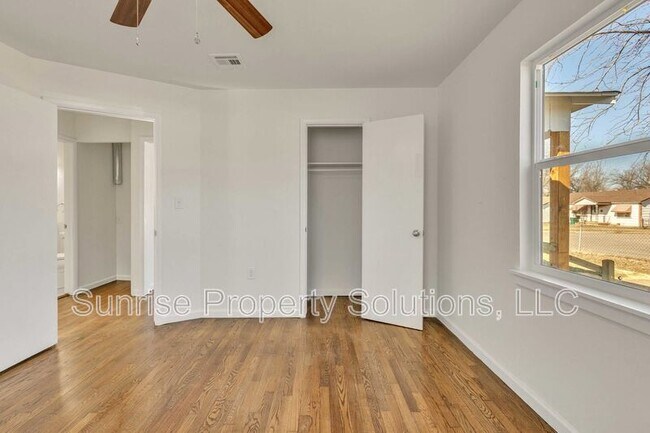 Building Photo - 300 SE 48th St