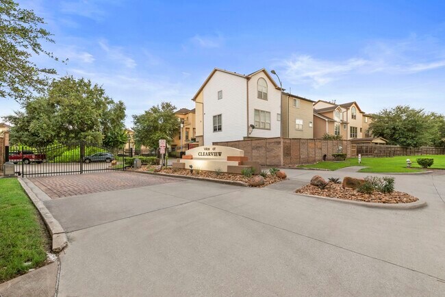 Building Photo - 3334 Clearview Villa Way