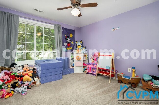 Building Photo - 15952 Alameda Dr