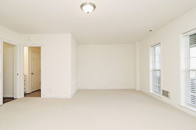 Building Photo - Dog-Friendly Avinity Townhome With Mountain Views