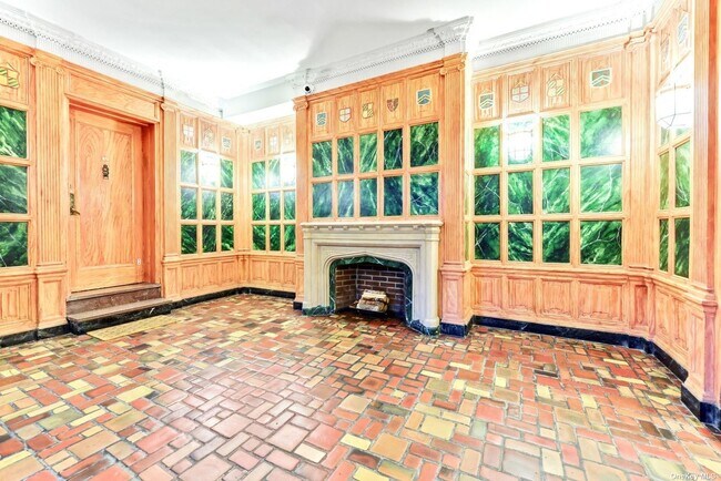 Building Photo - 77-16 Austin St