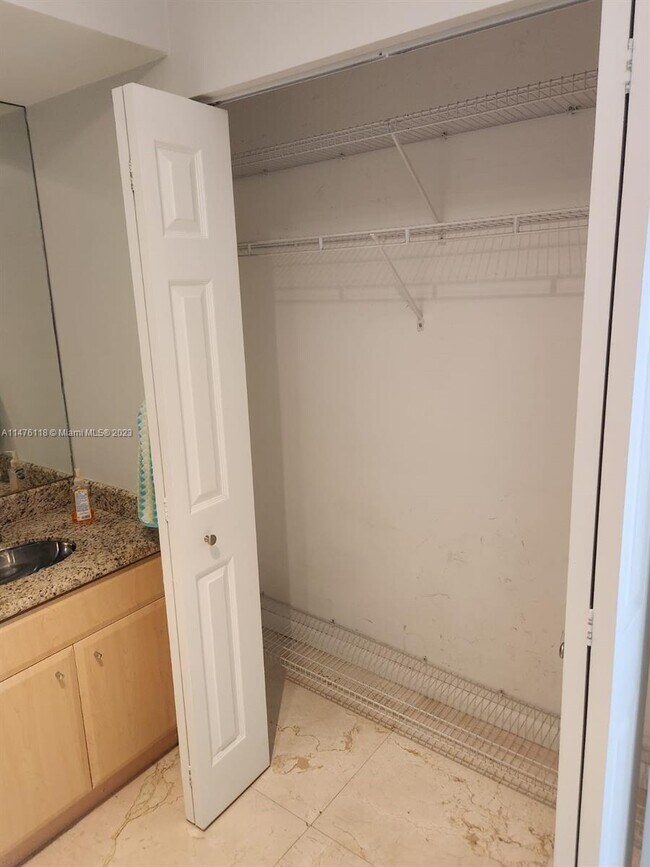 Building Photo - 20355 NE 34th Ct