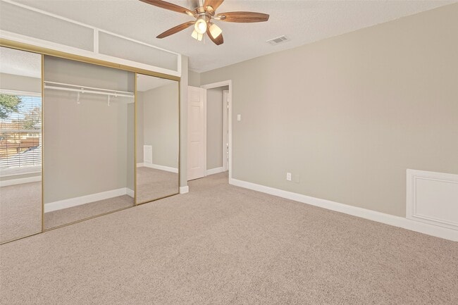 Building Photo - 1709 Coles Farm Dr