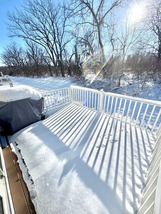 Building Photo - THREE BEDROOM TOWNHOME- PARKLAND SCHOOLS!