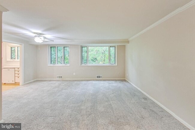 Building Photo - 10501 Montrose Ave