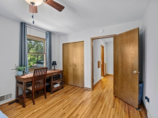 Building Photo - 724 2nd Ave S