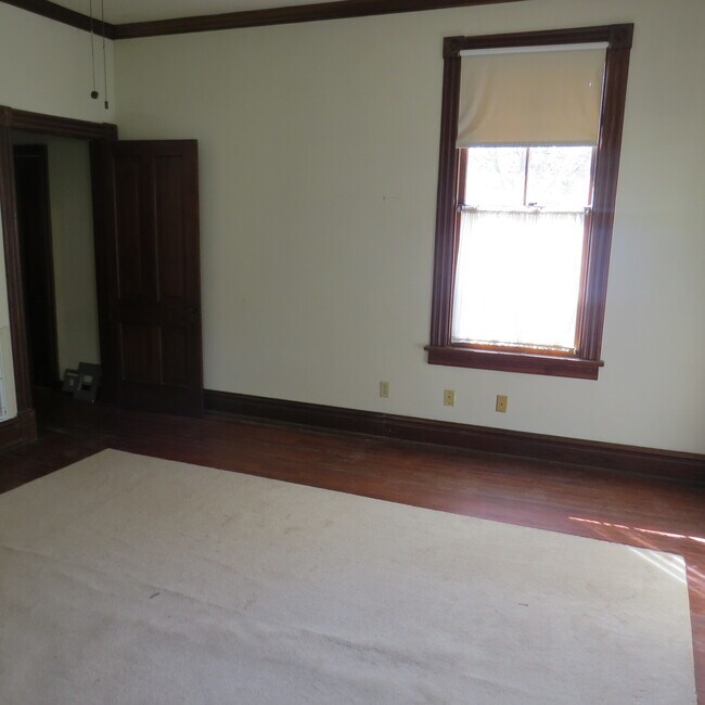 Building Photo - 711 Union St