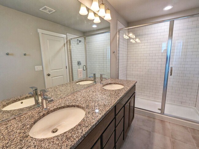 Building Photo - 3 Bedroom, 2.5 Bathroom with two car garage
