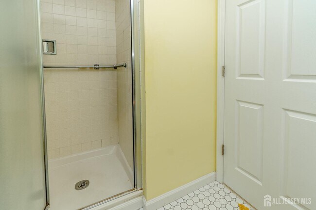 Building Photo - 456 Roxbury Ln